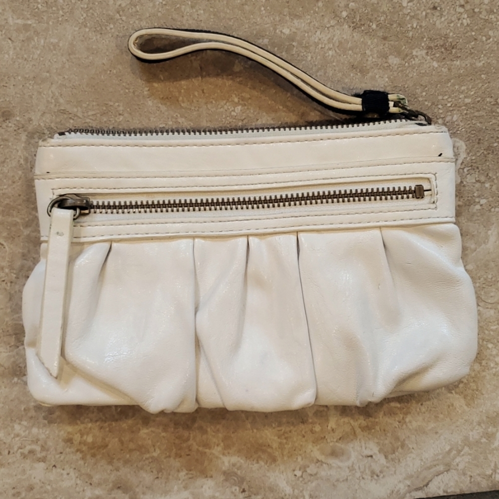 Simply Vera Wang wristlet clutch faux leather